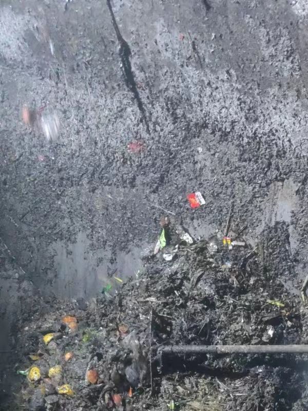 东坡污水池清理