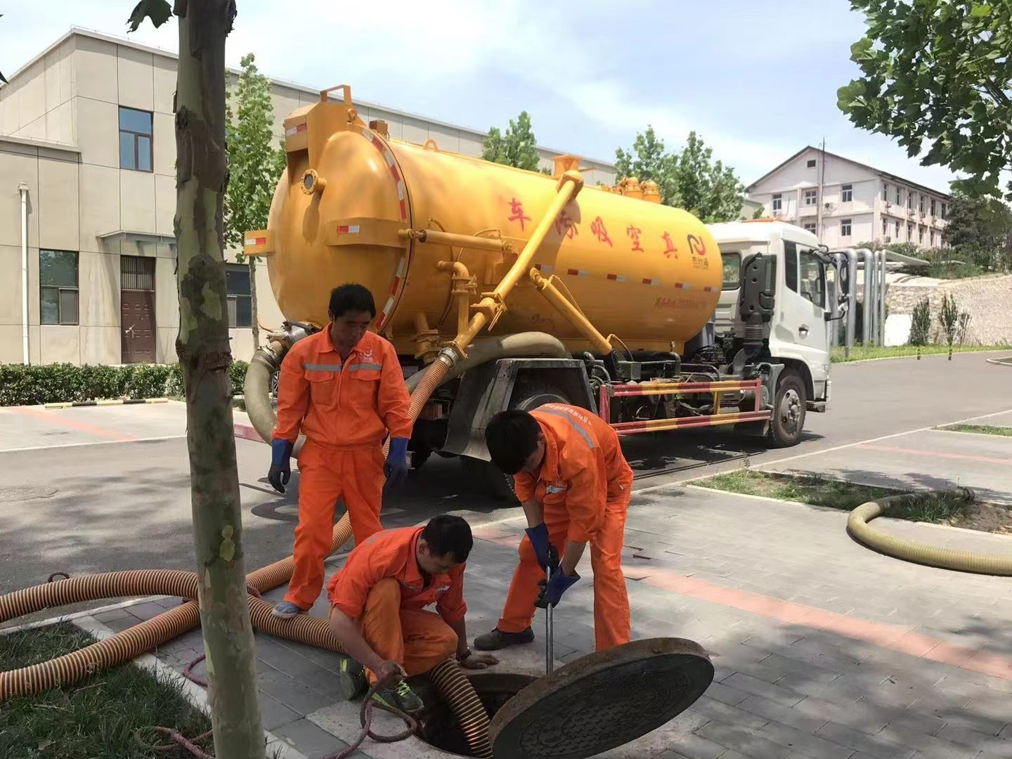 东坡化粪池清理与5-8吨吸粪车施工效率分析